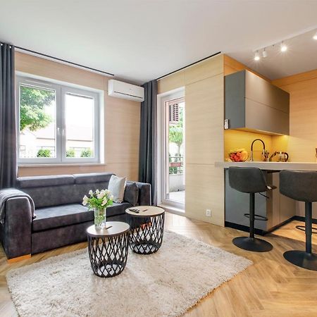 Lupoapartments Kaucja Лодзь Экстерьер фото
